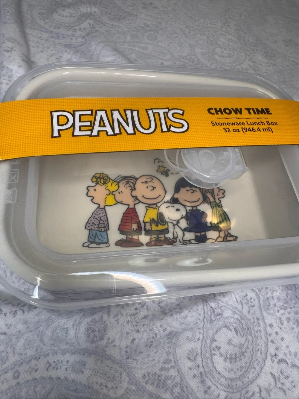 Peanuts Gang Chow Time Stoneware 32 oz Lunchbox with microwave steam release lid